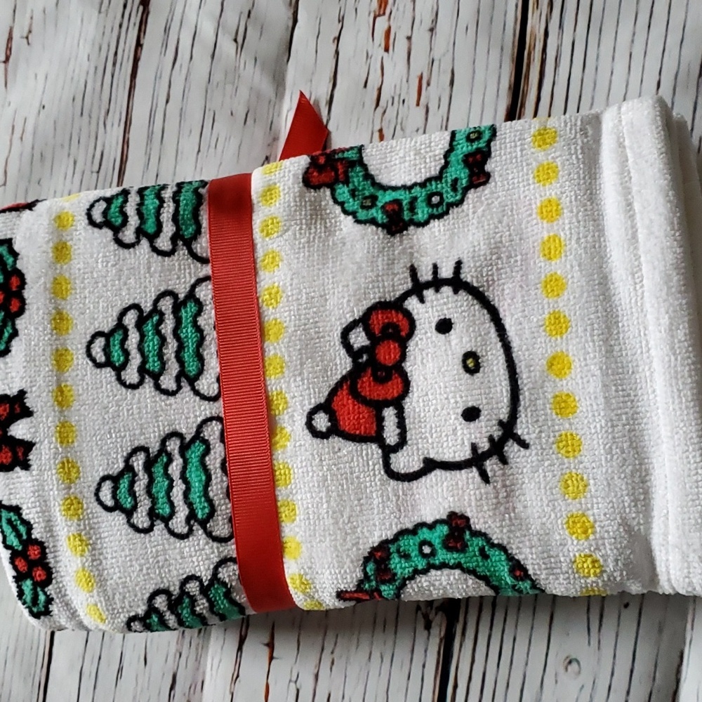 ๐๏ธ SANRIO LIMITED EDITION HELLO KITTY CHRISTMAS HAND TOWELS (2 PACK) ๐ - Picture 3 of 5